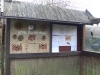 Wildbienenhotel und Infotafel